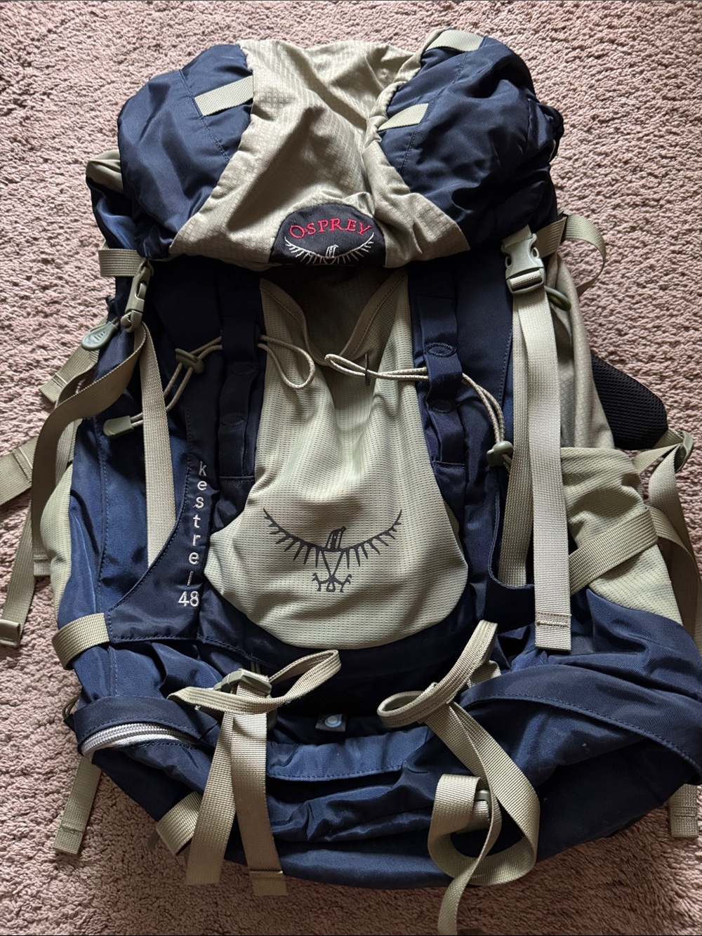 OSPREY Kestrel 48 Liter Backpack - Navy & Tan. Unisex.